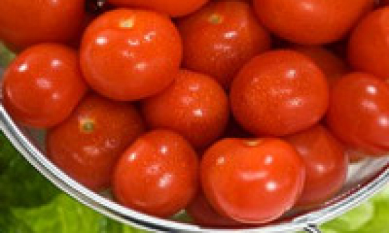Для усвоения всех питательных веществ помидоров, ешьте их с жирами