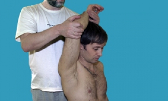 Выполнение мышечно-энергетических техники (МЭТ) остеопатии