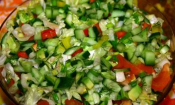 Обычный сыроедный овощной салат