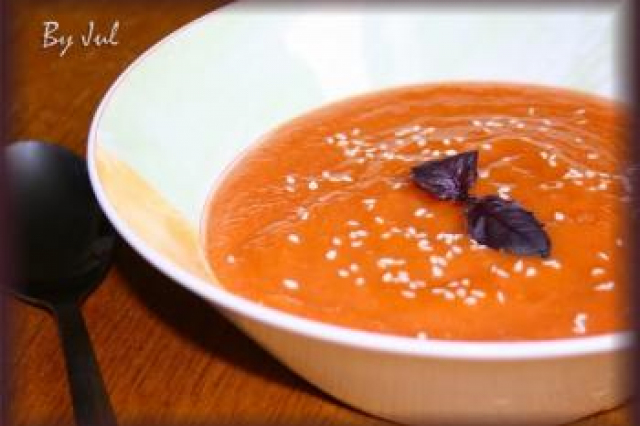 Сыроедческий томатный суп-пюре