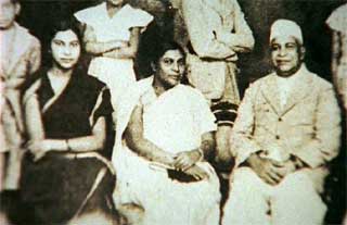 Шри Матаджи Нирмала Деви. Шри Матаджи Нирмала Деви.