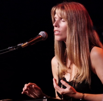 Биография и дискография исполнительницы мантр Дэвы Премал