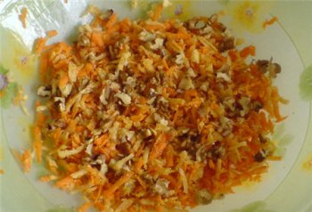 Салат с морковкой и сельдереем