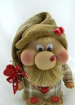 Как сделать домовенка своими руками из подручных средств?