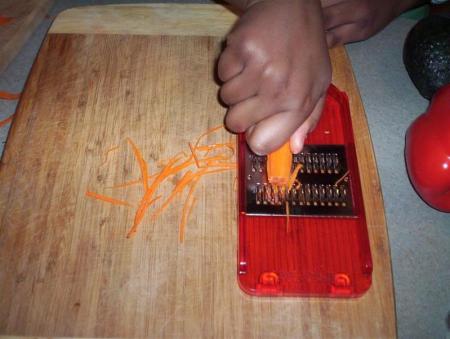 Морковку и дайкон трём не такой вот тёрке