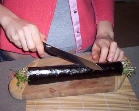 Разрезали пополам под углом